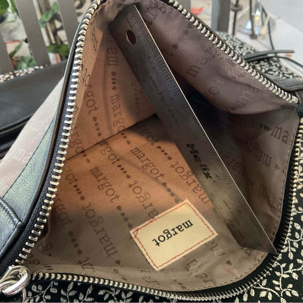MARGOT PEBBLED LEATHER FOLD OVER BAG MULTIPLE ZIPPERS ADJUST CROSSBODY STRAP - Picture 9 of 12
